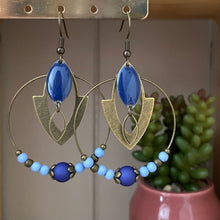 Charger l&#39;image dans la galerie, Boucles d&#39;oreilles Lola bronze créoles navettes et perles bleu marine ciel