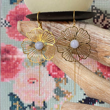 Charger l'image dans la galerie, Boucles d'oreilles minna fleur cabochon pierre blue lace agate