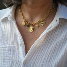 Charger l'image dans la galerie, Collier Maéva lune vierge croix vert acier inox doré