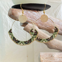 Charger l&#39;image dans la galerie, Boucles d&#39;oreilles Emma créole tissage miyuki kaki crème