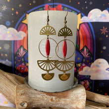 Charger l'image dans la galerie, Boucles d'oreilles Francesca Demi-lunes rouge rosé