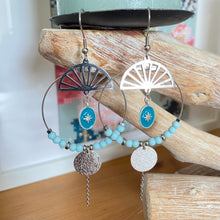 Charger l'image dans la galerie, Boucles d'oreilles Maria argentées Créole sequin bleu canard et perles bleu ciel