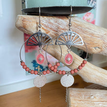 Charger l'image dans la galerie, Boucles d'oreilles Maria argentées Créole sequin et perles terracotta