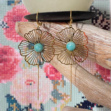 Charger l'image dans la galerie, Boucles d'oreilles minna fleur cabochon pierre amazonite