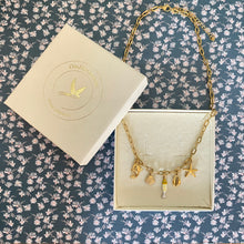 Charger l'image dans la galerie, Collier Sandra acier inox doré poisson rayé jaune coquillages