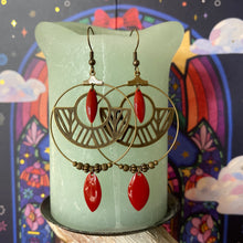 Charger l'image dans la galerie, Boucles d'oreilles Gabriella Créoles jungle navette émaillée rouge
