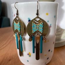 Charger l'image dans la galerie, Boucles d'oreilles Gaïa - Bâtonnets turquoise et tissage perles miyuki délica or et turquoise