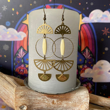 Charger l'image dans la galerie, Boucles d'oreilles Francesca  Demi-lunes crème