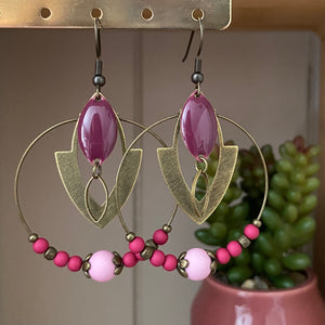 Boucles d'oreilles Lola bronze créoles navettes et perles rose fushia framboise