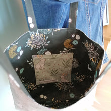 Charger l&#39;image dans la galerie, Tote-bag lapin blanc