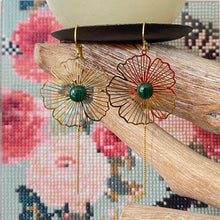 Charger l'image dans la galerie, Boucles d'oreilles minna fleur cabochon pierre malachite