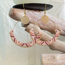 Charger l&#39;image dans la galerie, Boucles d&#39;oreilles Emma créole tissage miyuki nude rose