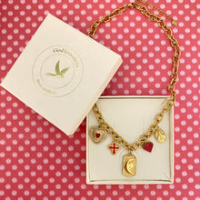 Charger l'image dans la galerie, Collier Maéva lune vierge croix rouge