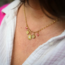 Charger l'image dans la galerie, Collier fleuri Flora rose acier inox