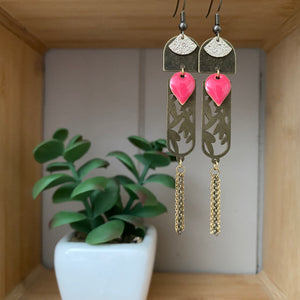 Boucles d'oreilles Tatiana pendentif laurier laurier et goutte émaillée rose indien