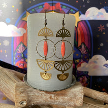 Charger l'image dans la galerie, Boucles d'oreilles Francesca Demi-lunes corail