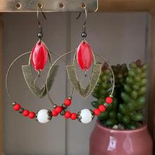 Charger l&#39;image dans la galerie, Boucles d&#39;oreilles Lola bronze créoles navettes et perles rouge et blanc