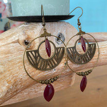 Charger l'image dans la galerie, Boucles d'oreilles Gabriella Créoles jungle bronze navette émaillée bordeaux