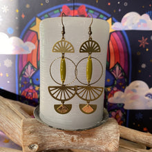 Charger l'image dans la galerie, Boucles d'oreilles Francesca Demi-lunes vert olive