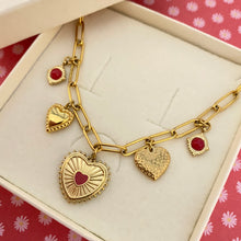 Charger l'image dans la galerie, Collier Cécilia acier inox doré Coeurs rouge
