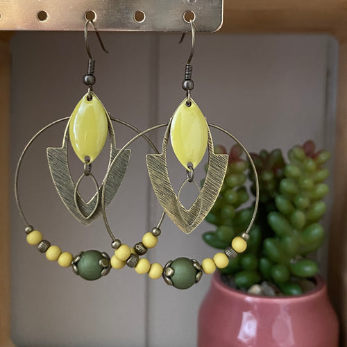 Boucles d'oreilles Lola bronze créoles navettes et perles tilleul et kaki