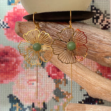Charger l'image dans la galerie, Boucles d'oreilles minna fleur cabochon pierre aventurine
