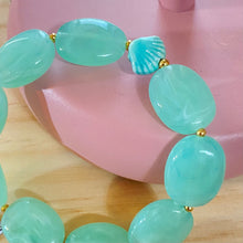 Charger l'image dans la galerie, bracelet Sabrina perles palets ovales acryliques colorées vert élastique