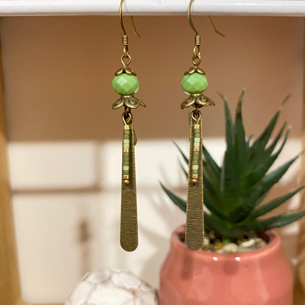 Boucles d'oreilles Azia Perle verre vert olive