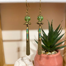 Charger l&#39;image dans la galerie, Boucles d&#39;oreilles Azia Perle vert péridot