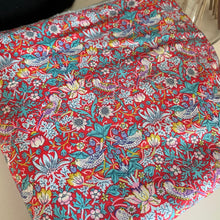 Charger l&#39;image dans la galerie, Chèche/Foulard ultra moelleux - Liberty Strawberry thief