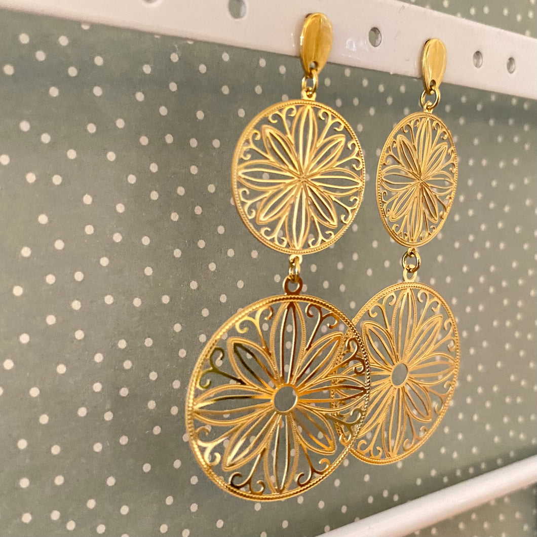 Boucles d'oreilles  puces Bella - rosaces acier inox doré