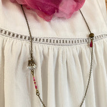 Charger l&#39;image dans la galerie, Sautoir Azia bronze Perle verre donut facettée cristal et rose fushia