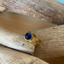 Charger l&#39;image dans la galerie, Bague Ava cabochon lapis lazuli
