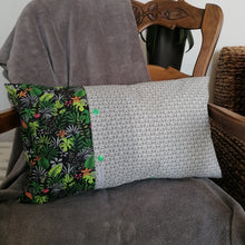 Charger l&#39;image dans la galerie, Coussin oasis rectangulaire dentelle verte dos