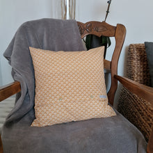 Charger l&#39;image dans la galerie, Coussin Hibiscus - Gin&#39;Hirondelle